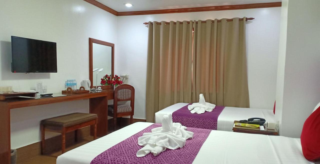 Cln Boutique Hotel ตาโคลบัน ภายนอก รูปภาพ