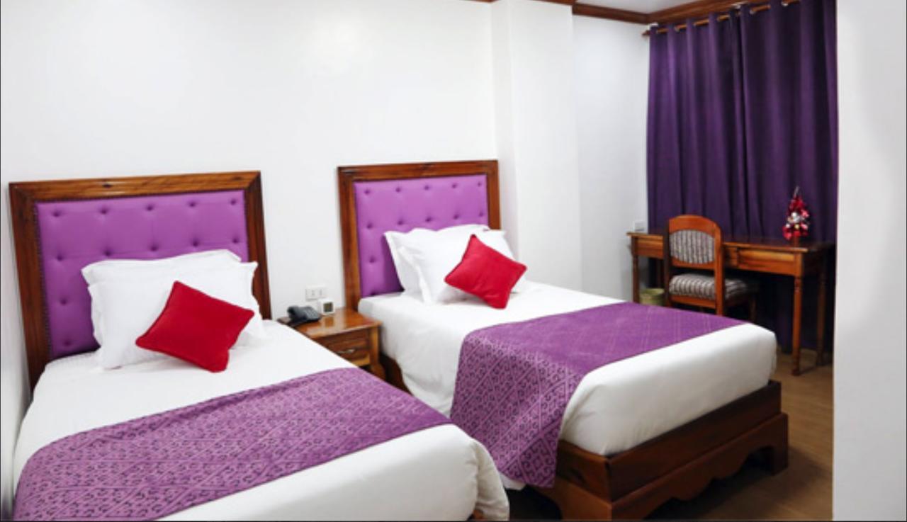Cln Boutique Hotel ตาโคลบัน ภายนอก รูปภาพ